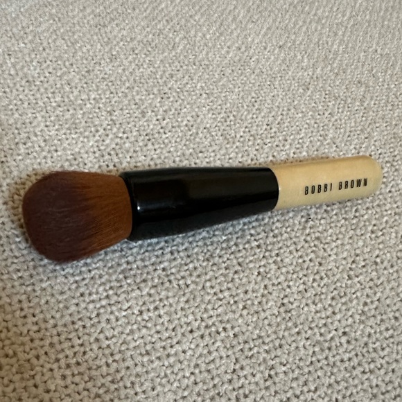 Full Coverage Bobbi Brown Facial Brush - Picture 3 of 3